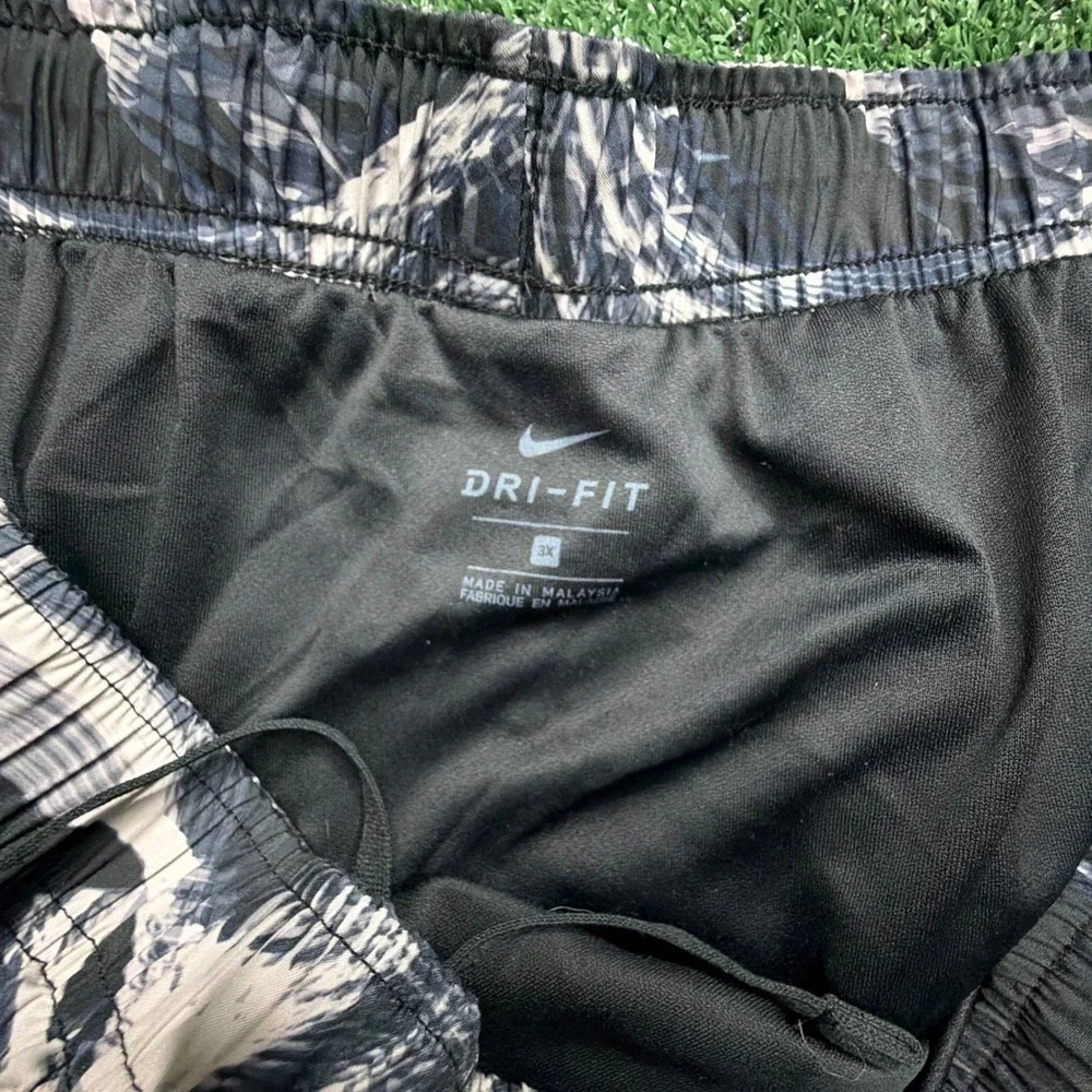 Nike Dri-FIT Tempo Running Shorts Womens 3X Black White Abstract Swirl Print